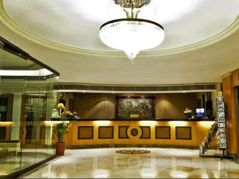 Berjaya Makati Hotel Макати Экстерьер фото